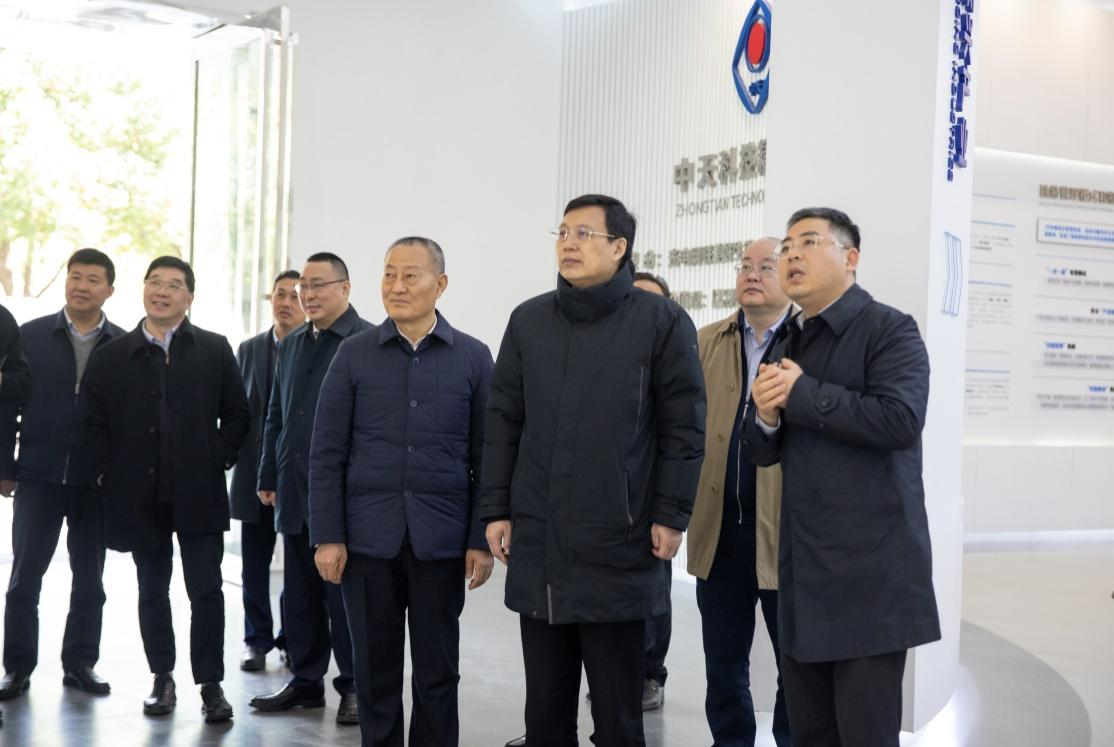 新华社社长、党组书记傅华考察不朽情缘mg官方网站科技